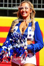 Circuit atmosphere - Dallas Cowboys Cheerleaders at the drivers' parade.  20.10.2024. Formula 1 World Championship, Rd 19, United States Grand Prix, Austin, Texas, USA, Race Day.