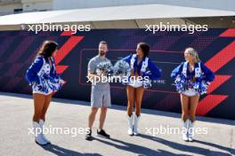 James Hinchcliffe (CDN) IndyCar Driver with the Dallas Cowboys Cheerleaders. 20.10.2024. Formula 1 World Championship, Rd 19, United States Grand Prix, Austin, Texas, USA, Race Day.