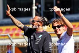 (L to R): Lewis Hamilton (GBR) Mercedes AMG F1 and George Russell (GBR) Mercedes AMG F1 on the drivers' parade. 20.10.2024. Formula 1 World Championship, Rd 19, United States Grand Prix, Austin, Texas, USA, Race Day.