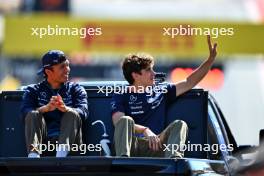 (L to R): Alexander Albon (THA) Williams Racing and Franco Colapinto (ARG) Williams Racing on the drivers' parade. 20.10.2024. Formula 1 World Championship, Rd 19, United States Grand Prix, Austin, Texas, USA, Race Day.