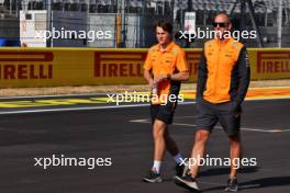 Oscar Piastri (AUS) McLaren walks the circuit with Tom Stallard (GBR) McLaren Race Engineer. 17.10.2024. Formula 1 World Championship, Rd 19, United States Grand Prix, Austin, Texas, USA, Preparation Day.