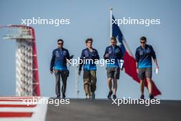 Franco Colapinto (ARG) Williams Racing walks the circuit with the team. 17.10.2024. Formula 1 World Championship, Rd 19, United States Grand Prix, Austin, Texas, USA, Preparation Day.