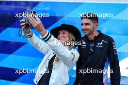 Esteban Ocon (FRA) Alpine F1 Team with Lainey Wilson (USA) Singer.  17.10.2024. Formula 1 World Championship, Rd 19, United States Grand Prix, Austin, Texas, USA, Preparation Day.