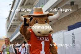 Texas Longhorn mascot. 17.10.2024. Formula 1 World Championship, Rd 19, United States Grand Prix, Austin, Texas, USA, Preparation Day.