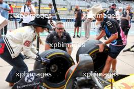 (L to R): Lainey Wilson (USA) Singer with Pierre Gasly (FRA) Alpine F1 Team. 17.10.2024. Formula 1 World Championship, Rd 19, United States Grand Prix, Austin, Texas, USA, Preparation Day.