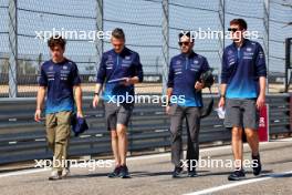 Franco Colapinto (ARG) Williams Racing walks the circuit with the team. 17.10.2024. Formula 1 World Championship, Rd 19, United States Grand Prix, Austin, Texas, USA, Preparation Day.