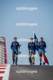 Franco Colapinto (ARG) Williams Racing walks the circuit with the team. 17.10.2024. Formula 1 World Championship, Rd 19, United States Grand Prix, Austin, Texas, USA, Preparation Day.