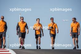 Oscar Piastri (AUS) McLaren walks the circuit with the team. 17.10.2024. Formula 1 World Championship, Rd 19, United States Grand Prix, Austin, Texas, USA, Preparation Day.