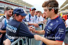 Franco Colapinto (ARG) Williams Racing with fans. 17.10.2024. Formula 1 World Championship, Rd 19, United States Grand Prix, Austin, Texas, USA, Preparation Day.