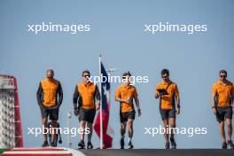 Oscar Piastri (AUS) McLaren walks the circuit with the team. 17.10.2024. Formula 1 World Championship, Rd 19, United States Grand Prix, Austin, Texas, USA, Preparation Day.