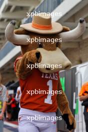 Texas Longhorn mascot. 17.10.2024. Formula 1 World Championship, Rd 19, United States Grand Prix, Austin, Texas, USA, Preparation Day.