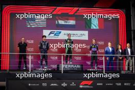 The podium (L to R): Jak Crawford (USA) Dams, second; Joshua Durksen (PAR) AIX Racing, race winner; Gabriele Mini (ITA) Prema Racing, third. 14.09.2024. FIA Formula 2 Championship, Rd 12, Sprint Race, Baku, Azerbaijan, Saturday.