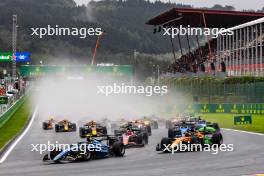 Zak O'Sullivan (GBR) ART Grand Prix leads at the start of the race. 27.07.2024. Formula 2 Championship, Rd 10, Sprint Race, Spa-Francorchamps, Belgium, Saturday.