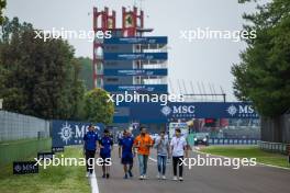 Richard Verschoor (NED) Trident walks the circuit with the team. 16.05.2024. FIA Formula 2 Championship, Rd 4, Imola, Italy, Thursday.