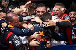 Race winner Isack Hadjar (FRA) Campos Racing celebrates in parc ferme with the team. 19.05.2024. FIA Formula 2 Championship, Rd 4, Feature Race, Imola, Italy, Sunday.