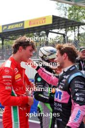 (L to R): Race winner Oliver Bearman (GBR) Ferrari Reserve Driver with second placed Victor Martins (FRA) ART Grand Prix in parc ferme. 31.08.2024. Formula 2 Championship, Rd 11, Sprint Race, Monza, Italy, Saturday.