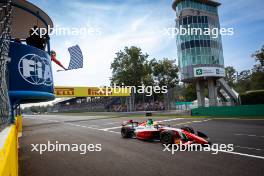 Race winner Oliver Bearman (GBR) Prema Racing takes the chequered flag at the end of the race. 31.08.2024. Formula 2 Championship, Rd 11, Sprint Race, Monza, Italy, Saturday.