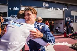 Race winner Luke Browning (GBR) Hitech Pulse-Eight celebrates in parc ferme with James Vowles (GBR) Williams Racing Team Principal. 30.06.2024. FIA Formula 3 Championship, Rd 6, Feature Race, Spielberg, Austria, Sunday.