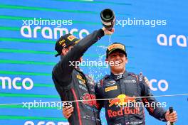 (L to R): Second placed Christian Mansell (GBR) ART Grand Prix celebrates on the podium with race winner Arvid Lindblad (GBR) Prema Racing. 23.06.2024. FIA Formula 3 Championship, Rd 5, Feature Race, Barcelona, Spain, Sunday.