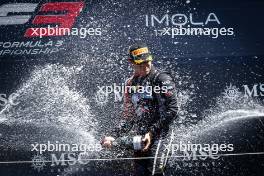 Race winner Noel Leon (MEX) Van Amersfoort Racing celebrates on the podium. 18.05.2024. FIA Formula 3 Championship, Rd 3, Sprint Race, Imola, Italy, Saturday.