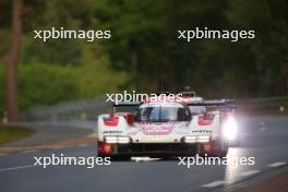 Kevin Estre (FRA) / Andre Lotterer (GER) / Laurens Vanthoor (BEL) #06 Porsche Penske Motorsport, Porsche 963. 15.06.2024. FIA World Endurance Championship, Round 4, Le Mans 24 Hours, Race, Le Mans, France, Saturday.