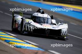 Paul di Resta (GBR) / Loic Duval (FRA) / Stoffel Vandoorne (BEL) #94 Peugeot TotalEnergies Peugeot 9X8. 12.06.2024. FIA World Endurance Championship, Round 4, Le Mans 24 Hours, Practice and Qualifying, Le Mans, France, Wednesday.