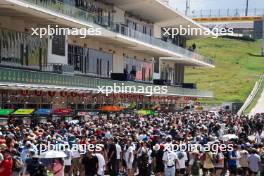 Circuit atmosphere - fans in the pit lane. 31.08.2024. FIA World Endurance Championship, Rd 6, Lone Star COTA, Circuit of the Americas, Austin, Texas, USA.