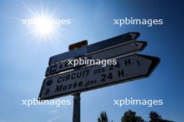 Circuit atmosphere - road sign. 07-09.06.2024. FIA World Endurance Championship, Le Mans Scrutineering and Test, Le Mans, France.