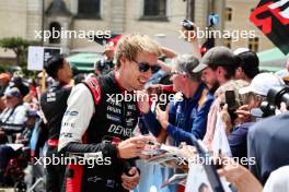 Brendon Hartley (NZL) Toyota Gazoo Racing at the town parade. 07-09.06.2024. FIA World Endurance Championship, Le Mans Scrutineering and Test, Le Mans, France.