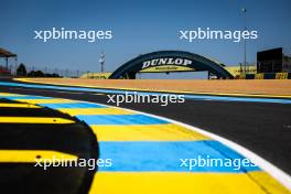 Circuit atmosphere - Kerb detail and Dunlop bridge. 07-09.06.2024. FIA World Endurance Championship, Le Mans Scrutineering and Test, Le Mans, France.